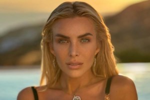 Οι φωτογραφίες της Κατερίνας Καινούργιου από το ταξίδι στην Πάρο με τον σύντροφό της