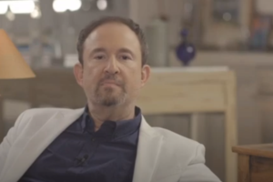 Ο Γιάννης Παπαμιχαήλ μιλά ανοιχτά για τη σχέση του με τον πατέρα του: "Με έβλεπε σαν αντίπαλό του"