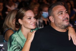 Είναι ο Αντώνης Ρέμος και μετά υπάρχουν τα "Ρεμάκια", μικρότεροί του σε ηλικία που τον μιμούνται - εικόνα 2