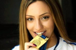 Η Άννα Κορακάκη και το σπάνιο βίντεο με τον αρραβωνιαστικό της στην Κρήτη