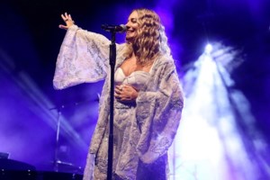 Με αυτήν την παρουσιάστρια συναντήθηκε η Νατάσσα Μποφίλου στις διακοπές της