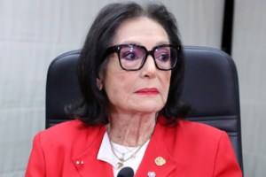 Η Νάνα Μούσχουρη ξεκαθαρίζει την πρόσφατη δήλωση: "Δεν είμαι άρρωστη, έχω ακόμα όνειρα" - εικόνα 2