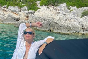 Η Ελένη Μενεγάκη μαζί με τον Μάκη Παντζόπουλο στο Μεγανήσι! Δείτε τη φωτογραφία - εικόνα 2