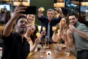 Aide-mémoire | "Ο πρώτος από εμάς" δείχνει τον δρόμο για την pop τηλεόραση του σήμερα - εικόνα 2