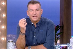 Τριαντάφυλλος: "Και ποιος είσαι εσύ ρε Λιάγκα να κρίνεις κάποιον που έχει παραπάνω κιλά;"