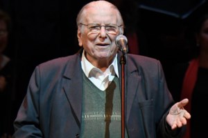 Καταστροφές στον τάφο του Κώστα Βουτσά στο Πρώτο Νεκροταφείο - Σοκαριστικές εικόνες