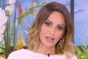 Σοκάρει η Όλγα Λαφαζάνη: "Είχαν κουρέψει την κόρη μου στο σχολείο με το ψαλίδι και γύρισε το παιδί χωρίς μαλλιά"