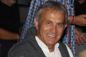 Δύσκολες ώρες για τον Γιώργο Νταλάρα