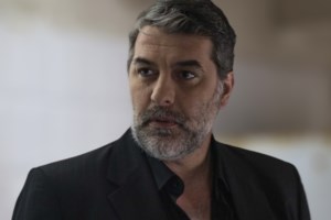 Ο Βασίλης Μπισμπίκης επέστρεψε στο σπίτι του μετά την περιπέτεια της υγείας του - Διαρκώς στο πλευρό του η Δέσποινα Βανδή