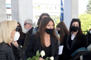 Βάνα Μπάρμπα: "Αυτό το τραγούδι έχει γραφτεί για μένα και είναι μεγάλη τιμή μου"