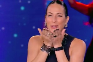 Κατερίνα Κακοσαίου: "Ο πατέρας μου δεν ήξερε αγγλικά, η μητέρα μου τού εξηγούσε τι λένε οι στίχοι"