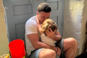 Ο Βασίλης Κικίλιας απαθανατίζει την Τζένη Μπαλατσινού στην πρωινή βόλτα με τον 4χρονο γιο τους - εικόνα 2