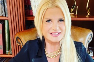 Ξανά ερωτευμένη η Μαρίνα Σταυράκη; Ο διάσημος έλληνας που φημολογείται πως είναι σε σχέση