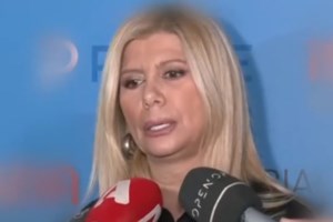 Η on camera αγκαλιά της Ζήνας Κουτσελίνη με την Κωνσταντίνα Σπυροπούλου μετά το τέλος της κόντρας τους