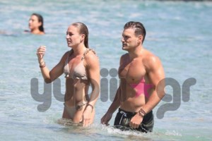 Κατερίνα Δαλάκα | Αγκαλιά με τον Δημήτρη Φιντιρίκο στα γενέθλιά της μετά την επανασύνδεση