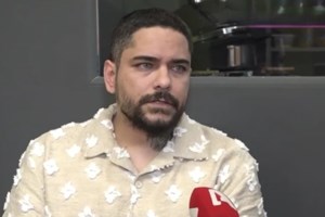 Ο Τίμος Ζαχαράτος απαντά για τη σχέση του με τη Δανάη Μπάρκα: "Τα λέμε μια στο τόσο"