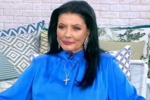 Ξέσπασε η Ζωζώ Σαπουντζάκη: "Ντροπή τους! Είμαι ζωντανή! Είμαι η Ζωζώ. Δηλαδή, δύο φορές ζω"