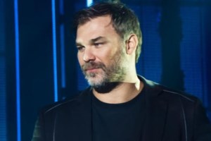 Ο Λάκης Γαβαλάς τρόλαρε τον Γιώργο Σαμπάνη κάνοντας πρόταση γάμου στην Άντζελα Δημητρίου