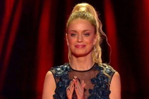 The Voice | Το "φιλί" των Μάστορα - Μουζουράκη, η σωσίας της Σπανού & το δώρο στην Παπαρίζου - εικόνα 2