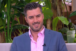 Η Ελένη Μενεγάκη για γυρίσματα στην Άνδρο | Δείτε το βίντεο