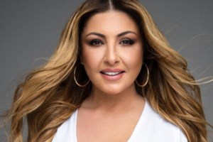 Η Έλενα Παπαρίζου "τελειώνει" όλες τις ερωτήσεις για τον καυγά Snik – Light