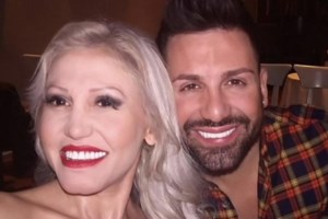 Απαρηγόρητη η Άννα Φλωρινιώτη στο μνημόσυνο του αδελφού της: "Τον βλέπω κάθε μέρα στον ύπνο μου"