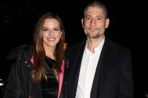 Η χιουμοριστική απάντηση της Εριέττας Κούρκουλου Λάτση σε follower που σχολίασε τη διαφορά ηλικίας από τον σύζυγό της