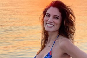 Η Μαίρη Συνατσάκη επέστρεψε στην Αθήνα και δημοσίευσε μια νέα ολόσωμη φωτογραφία