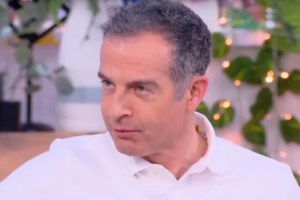 Χείμαρρος ο Άρης Καβατζίκης: "Γιατί ένα κανάλι πρέπει να αξιοποιεί τον ίδιο παρουσιαστή σε 3 διαφορετικά project;" - εικόνα 2