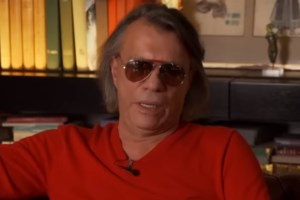 Σάκης Ρουβάς: "Ήμουν συμμαθητής με τη μητέρα μου, τελειώσαμε μαζί το λύκειο σε νυχτερινό σχολείο"