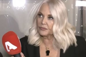 Συγκλονίζει η Ρούλα Κορομηλά για την ασθένειά της: "Ντρεπόμουν να κυκλοφορήσω, δεν με αναγνώριζε ούτε η μητέρα μου" - εικόνα 2