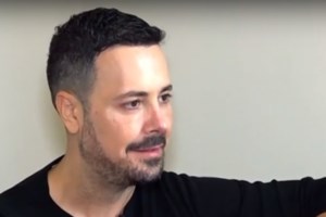 Πέτρος Κουσουλός: "Οι κόρες μου είναι τρελαμένες με την αδερφή τους, τσακώνονται ποια θα την πρωτοπάρει αγακλιά" - εικόνα 2