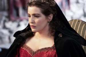 Η "βασίλισσα" του ΑΝΤ1 - Η Ζέτα Μακρυπούλια φωτογραφήθηκε για το νέο πρόγραμμα του σταθμού - εικόνα 2