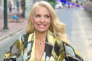 Η Ελένη Μενεγάκη σε νέα paparazzi στιγμιότυπα στο νέο της διαμέρισμα