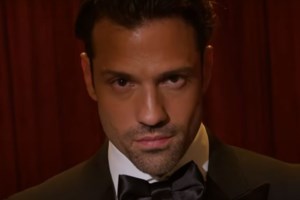 Eye candy | Ο Κωνσταντίνος Αργυρός ποζάρει μόνο με το μαγιό του και ανεβάζει τη θερμοκρασία!