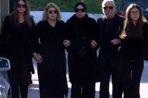 Άντζελα Δημητρίου: "Aγαπάω την κόρη μου, αλλά θέλω να είμαι λίγο μόνη μου, να κοιτάξω εμένα"