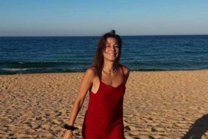 Η Κατερίνα Παπουτσάκη και ο Θάνος Χατζόπουλος σε camping για δύο στην παραλία