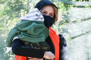 Η Τζένη Μπαλατσινού σε νέες paparazzi στιγμές μετά τις ολιγοήμερες διακοπές της