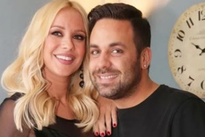 Ο Γιώργος Γιαννιάς μιλά για τον θάνατο της μητέρας του: "Έκανε επέμβαση στη μέση, κόλλησε μικρόβιο και πήγαν όλα στραβά"