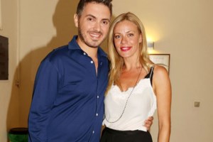 Η Ζέτα Μακρυπούλια έχει γενέθλια και "ρίχνει" το Instagram, ποζάροντας με το μαγιό της