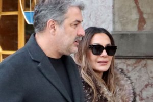 Ο Βασίλης Μπισμπίκης χόρεψε ξανά ζεϊμπέκικο μπροστά στη Δέσποινα Βανδή - Το τρυφερό φιλί του ζευγαριού