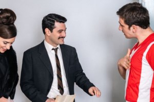 Έτσι ξεκινά η θανάσιμη βεντέτα στο "Porto Leone: Στη γειτονιά με τα κόκκινα φανάρια" - εικόνα 2