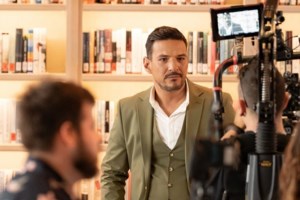 Ο στενός συνεργάτης του Ηλία Ψινάκη που προστίθεται στην εκπομπή του Κώστα Τσουρού