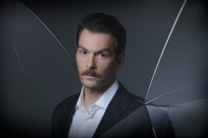 Σπάνια βραδινή έξοδος για τον Γιάννη Κουκουράκη