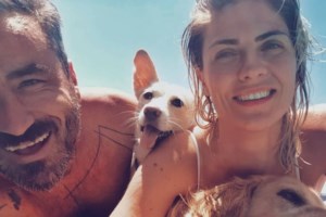 Ο Γιώργος Μαυρίδης και η Κρίστη Καθάργια γιορτάζουν τα γενέθλιά της με παιχνίδια στο νερό! Δείτε την ανάρτηση