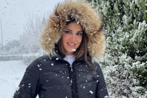 Συγκλονίζουν οι περιγραφές γνωστής τραγουδίστριας στον Νίκο Ευαγγελάτο: "Εγκλωβίστηκα στο αεροδρόμιο, ζήσαμε σκηνές πολέμου"