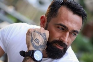 Η πρώτη αντίδραση του Μπο μετά τα φιλιά της Καρολίνας Καλύβα και του Μάριου Πρίαμου Ιωαννίδη - εικόνα 2