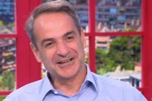 Κυριάκος Μητσοτάκης backstage με τη Δανάη Μπάρκα | Φόρεσαν τα ίδια ρούχα!