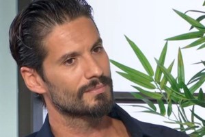 Ο Γιώργος Καράβας απαντά στα επικριτικά σχόλια: "Με την ίδια λογική όποιος εκτίθεται στην τηλεόραση είναι ναρκισσιστής"