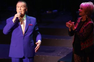 Σοκαρισμένη η Ζωζώ Σαπουντζάκη με το χαμό του Τόλη Βοσκόπουλου: "Δεν είμαι σε κατάσταση, συγνώμη"